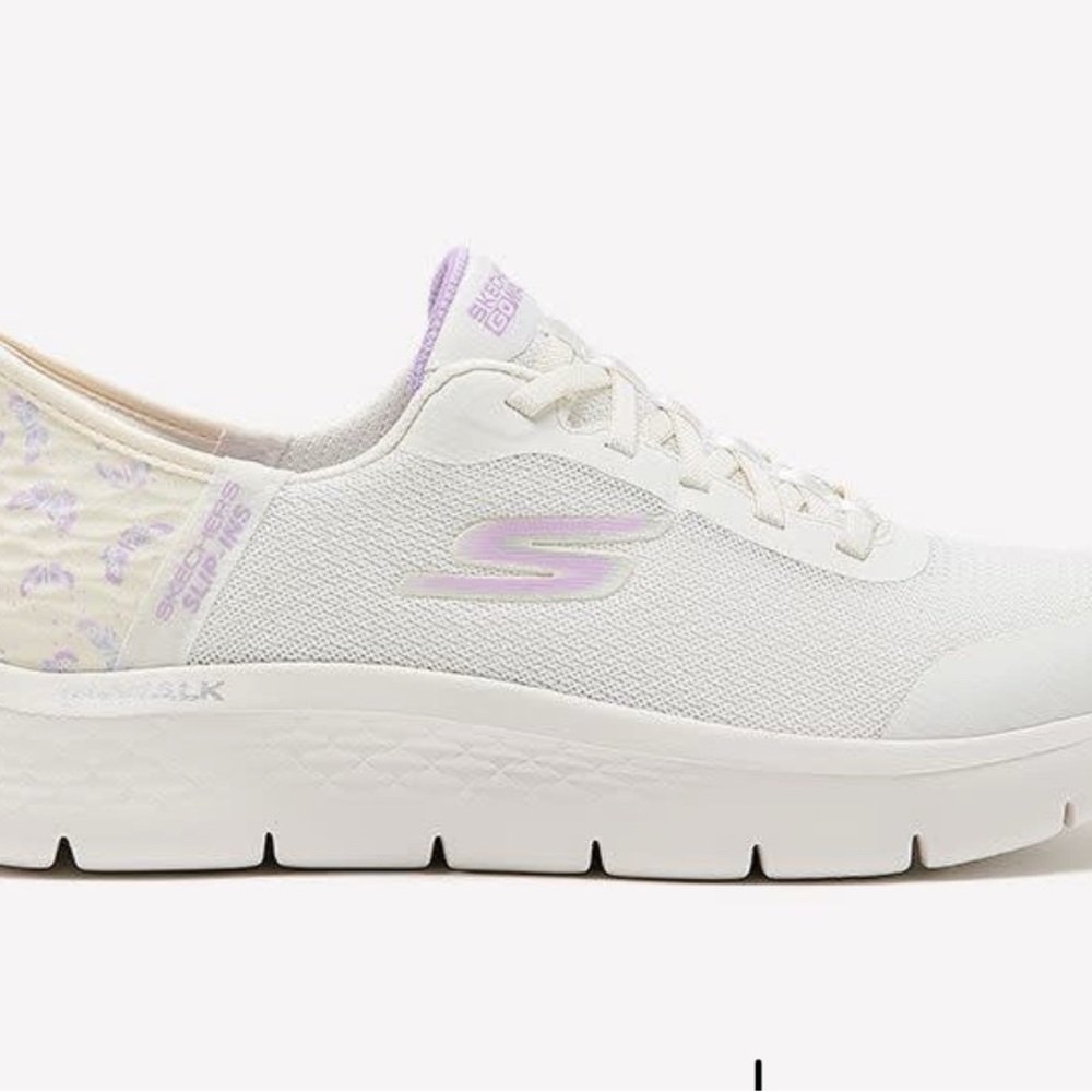 Skechers Women's Cream Sneakers, size 10w (wide)
